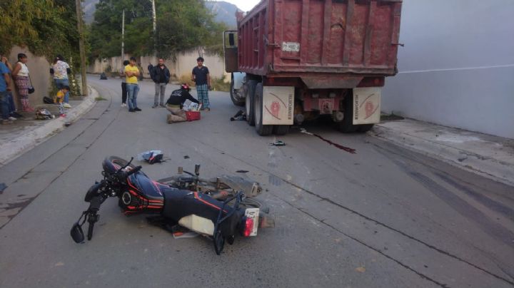 Joven motociclista muere atropellado por un camión en la colonia Los Cristales