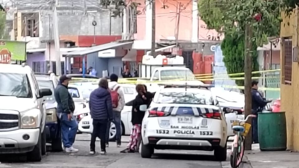 Autoridades resguardaron las viviendas donde ocurrieron ambos ataques armados que dejaron cinco personas sin vida en San Nicolás.
