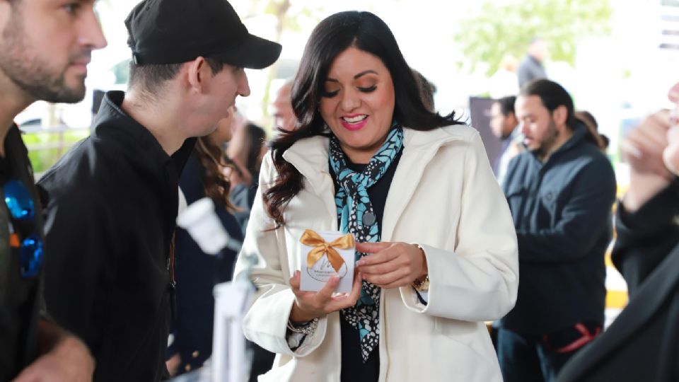 La diputada Itzel Castillo recorrió la Expo Venta en el Congreso de Nuevo León, donde productores con discapacidad exhibieron alimentos, artesanías y productos regionales.