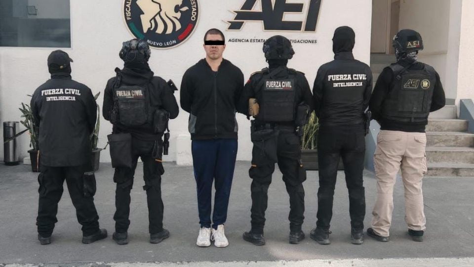 Fuerza Civil y la AEI detuvieron en García a un hombre armado y con diversas dosis de droga durante un operativo estratégico.