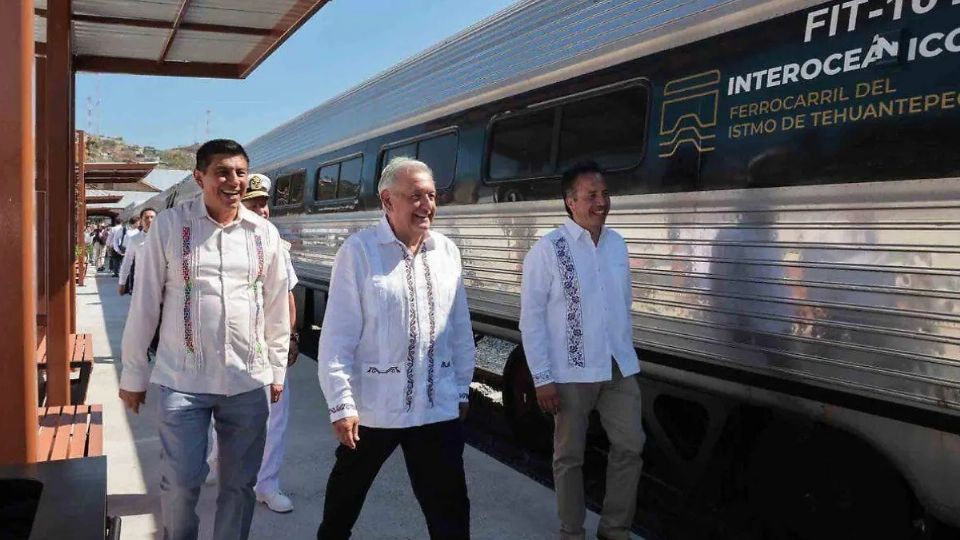 AMLO inauguró orgulloso la Línea Z del Tren Interoceánico hace dos años, sin imaginarse lo que ocurriría.
