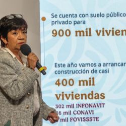 Entregan 354 escrituras de viviendas nuevas a familias afectadas por deslave en el Chiquihuite