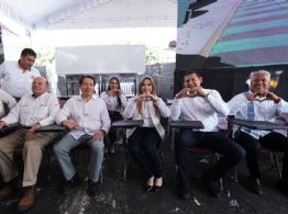 Encabezan Mario Delgado y Alejandro Armenta entrega de mobiliario a planteles de Educación Básica