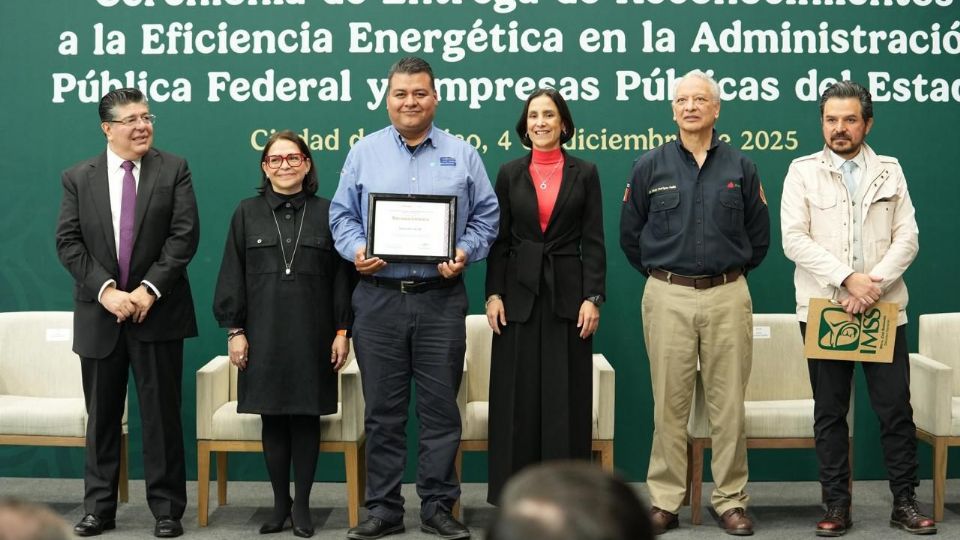 La Administración Pública puede ser un referente de responsabilidad, rigor técnico, y compromiso con la ciudadanía y con el país, aseguró Luz Elena González, titular de la Sener.
