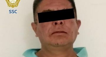 Detienen policías a un hombre que golpeó a sus hijos y amenazó con un tanque de gas