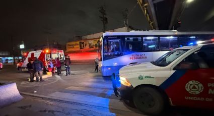 Joven es atropellada por camión urbano en Colón y Bernardo Reyes del centro de Monterrey
