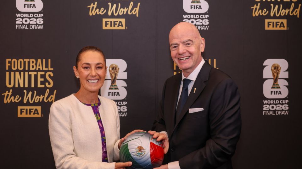 Al arribar al Centro Kennedy, Sheinbaum Pardo caminó por la alfombra roja.