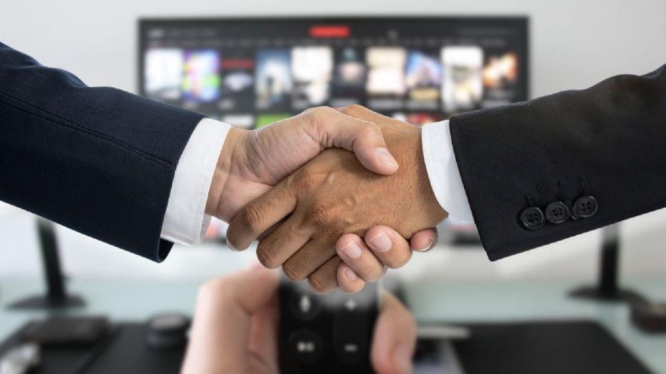 Netflix podría beneficiarse enormemente de esta compra, pues podría acceder a un vasto catálogo.