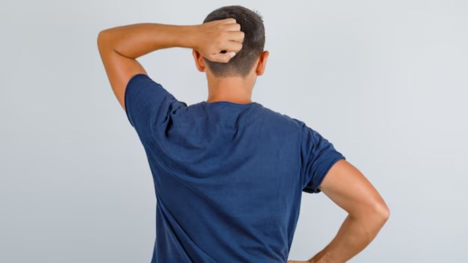 Sujeto patea a menor en vecindad en la CDMX y lo deja llorando