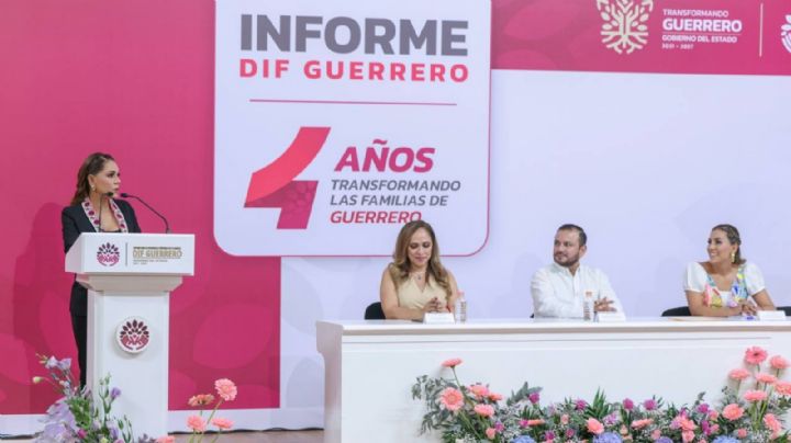 Evelyn Salgado acompaña a Liz Salgado en su 4to informe al frente del DIF Guerrero