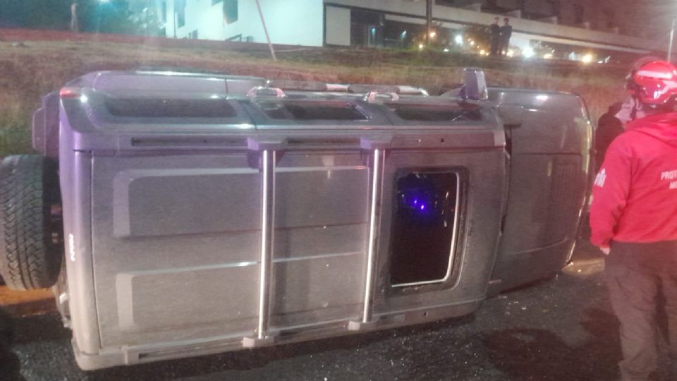 La camioneta Hummer gris fue localizada volcada y abandonada durante la madrugada en la colonia Alfareros.
