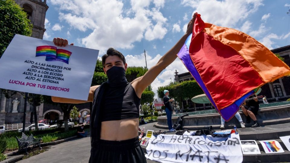 Integrante del colectivo Grito Radical realizaron un pronunciamiento y performance en el marco del Día Internacional contra Homo-Lesbo-Bi-Transfobia y Serofobia.