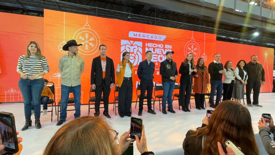 Samuel García y Mariana Rodríguez encabezaron la inauguración del Mercado Hecho en Nuevo León Navidad 2025 en la Nave Lewis del Parque Fundidora.