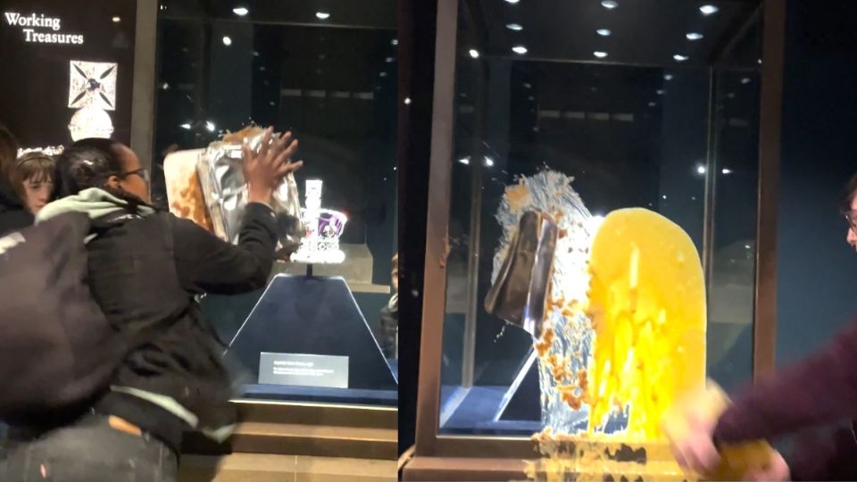 Activistas lanzan lanza pastel a las joyas de la corona británica