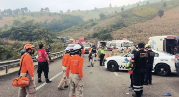 Volcadura de autobús deja al menos 2 muertos y más de 20 heridos en Chiapas | FOTOS