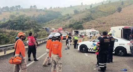 Volcadura de autobús deja al menos 2 muertos y más de 20 heridos en Chiapas | FOTOS