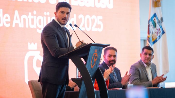 Samuel García otorga 15 mil pesos a personal de Salud y anuncia estímulos de hasta 140 mil