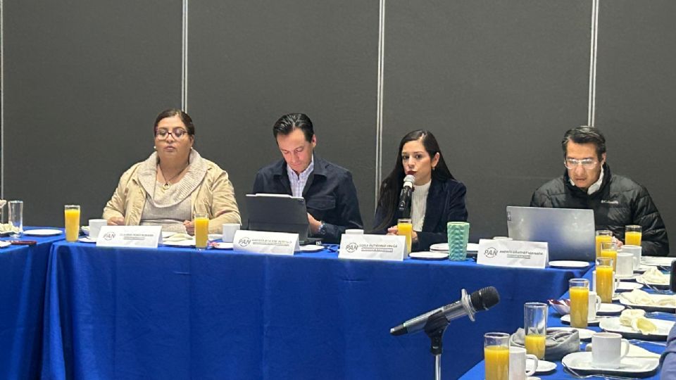 Integrantes de la dirigencia del PAN en la CDMX, durante rueda de prensa.