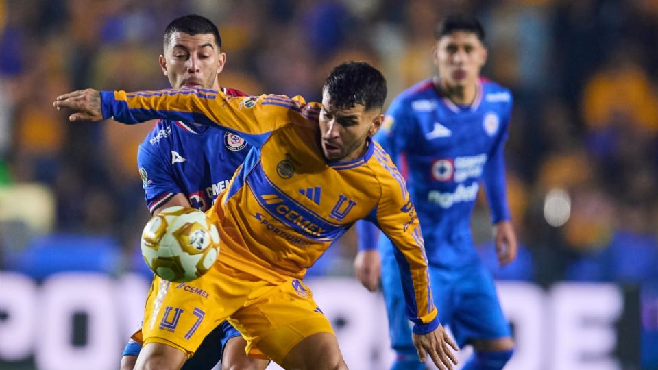Tigres vs. Cruz Azul durante el torneo Apertura 2025.