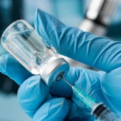 Vacuna Pfizer 2025 contra COVID-19 ya a la venta en México: qué farmacias la venden y precios