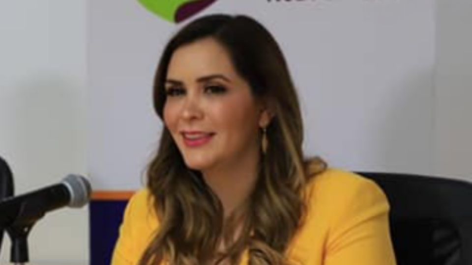 Adalina Dávalos acudió al CODE de García para responder a la denuncia presentada por su ex esposo, Jaime Rodríguez.