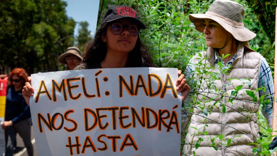 En medio de esta angustia, la situación se complica aún más por la supuesta colusión entre el crimen.