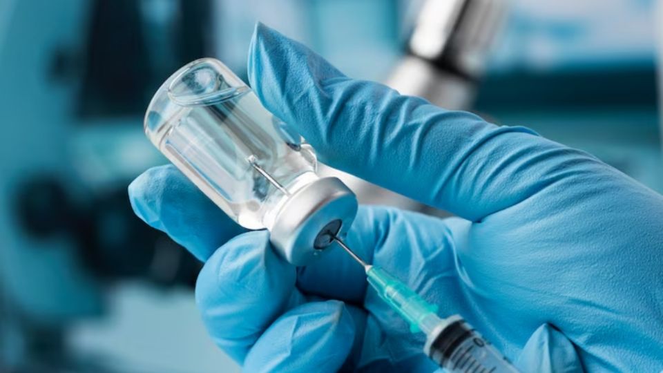 Vacuna Pfizer 2025 contra COVID-19 ya a la venta en México