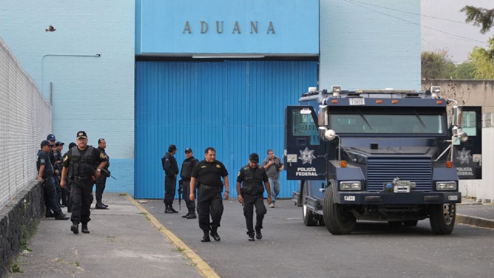 Estados Unidos transfiere a México a 14 reclusos bajo tratado internacional.