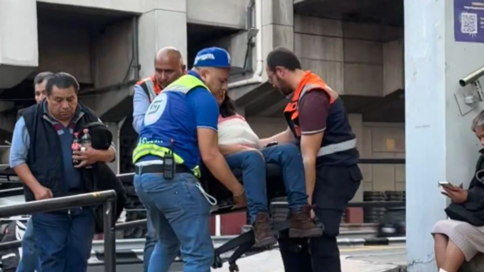 Así recibieron atención los heridos por caída en escaleras de Metro CDMX
