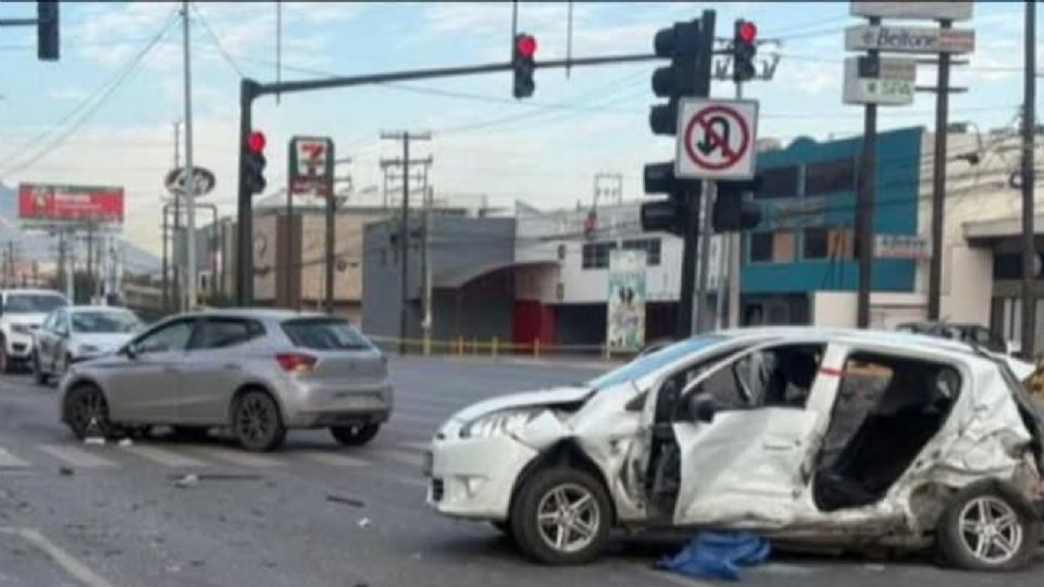 El percance se registró durante las primeras horas de este sábado sobre la avenida Rómulo Garza.