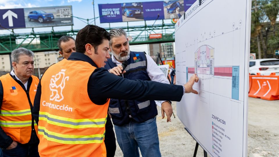 El gobernador recorrió este sábado las obras de las Líneas 4 y 6 de Metro en compañía de funcionarios estatales y representantes de la constructora.