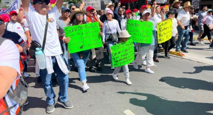 Locatarios de mercados mantienen cerrada avenida Cuauhtémoc, frente a la Sedeco