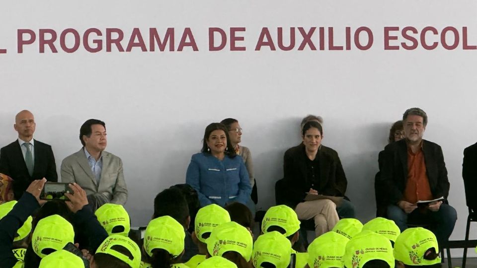 Clara Brugada estuvo acompañada del titular de la SEP, Mario Delgado.