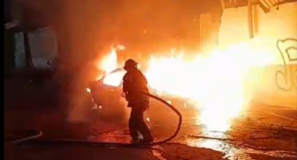 Incendio de auto en Las Puentes causa alarma en San Nicolás