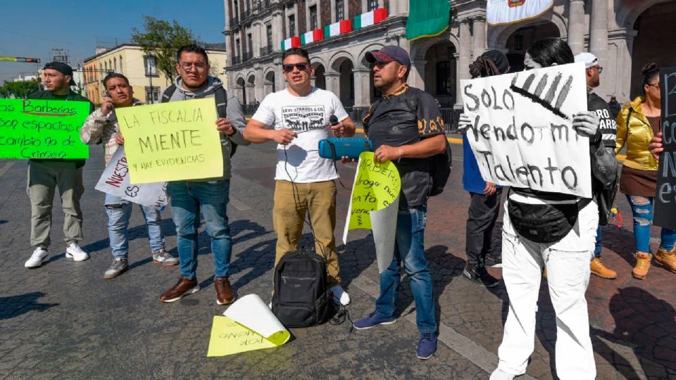 Barberías cerradas tras denuncias de 'siembra de drogas' por parte de policías.

