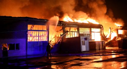 Evacuan a más de 100 empleados tras incendio en fábrica de frituras en Santa Catarina