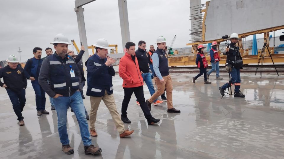 El gobernador Samuel García supervisa la planta de prefabricados de las Líneas 4 y 6 del Metro en Marín, donde se producen las vigas para la obra.