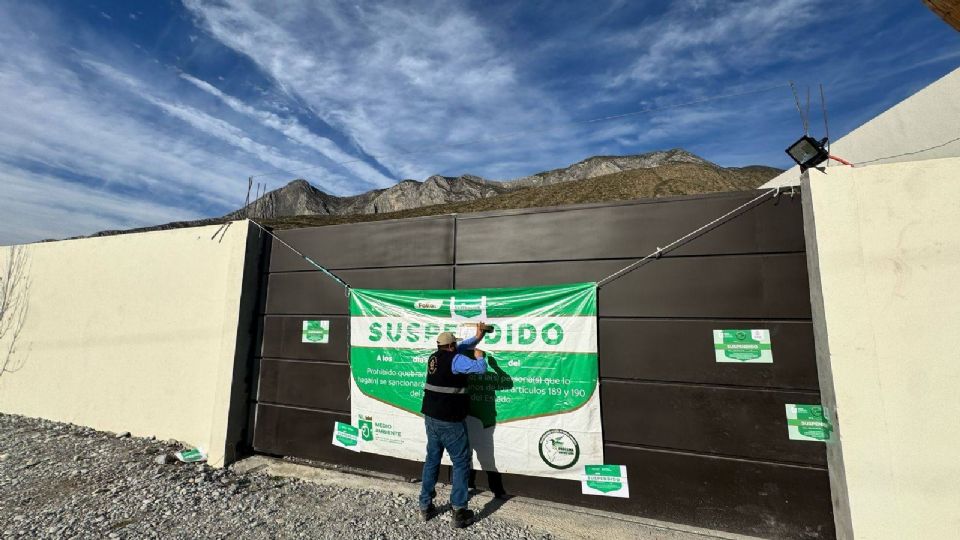 Autoridades suspendieron una construcción en el Parque Nacional Cumbres para evitar daños ecológicos en el Área Natural Protegida.