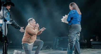 Pareja se compromete en concierto de Duelo en Monterrey ¡Y les dedican canción! | VIDEO