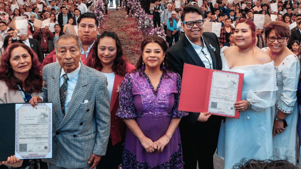 Celebran el Día de San Valentín con 500 bodas colectivas en la CDMX.