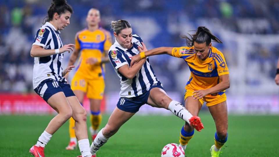 Monterrey vs Tigres durante la Jornada 9 del Clausura 2025 de la Liga MX Femenil, en el Estadio BBVA.