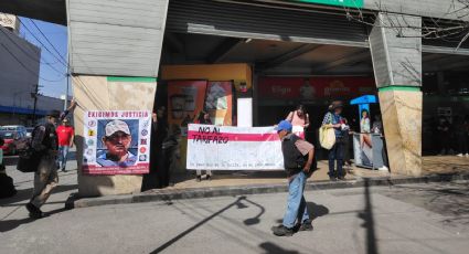 Ciudadanos Desconocidos se manifiestan por tarifazo en Estación Cuauhtémoc del Metro