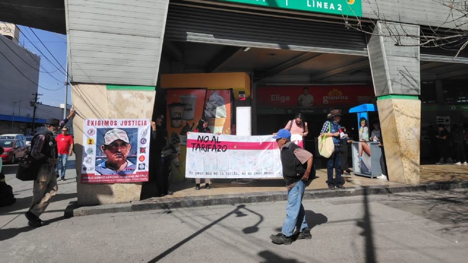 Integrantes de la organización manifestaron su inconformidad por el aumento a las tarifas de transporte en Nuevo León.