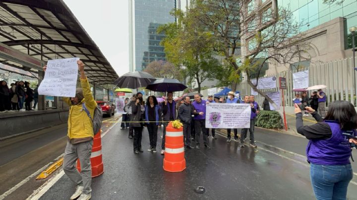 Exigen trabajadores de la IFDP que les restituyan sus ingresos que recortaron; presentarán juicio de amparo