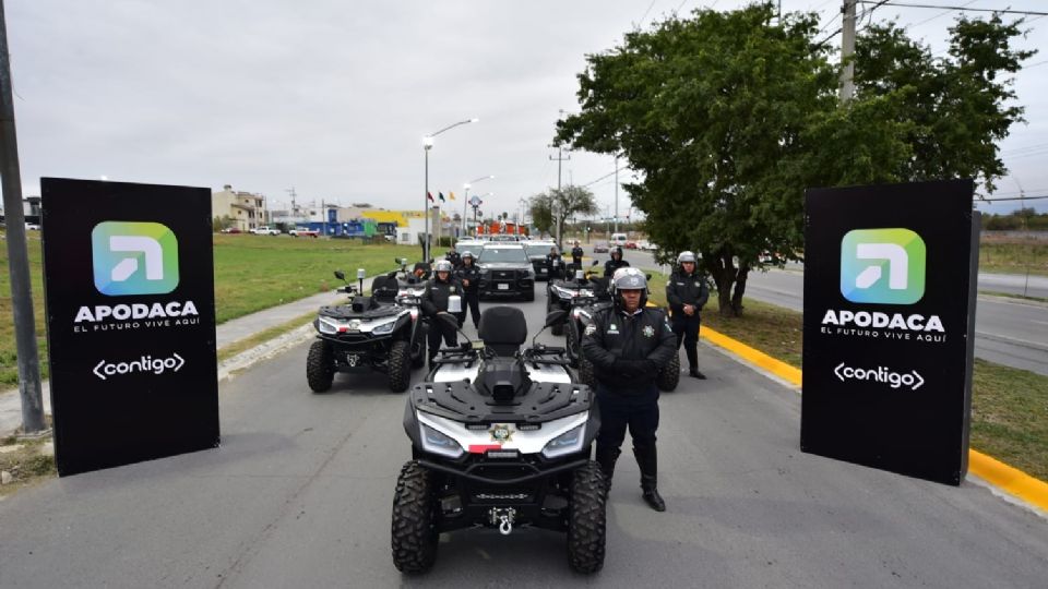 César Garza Arredondo entregó nuevas patrullas y equipos en Apodaca para fortalecer la seguridad pública.