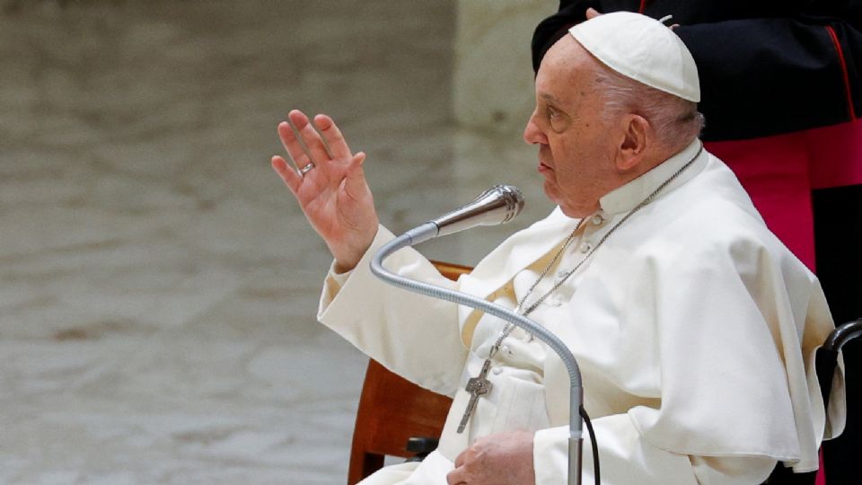 FOTO DE ARCHIVO: El Papa Francisco habla durante un encuentro con la dirección, el personal y los pacientes del Hospital Infantil Bambino Gesu el 16 de marzo de 2024.