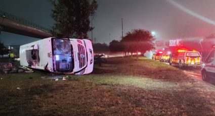 Chofer pierde el control y vuelca transporte de personal en San Nicolás