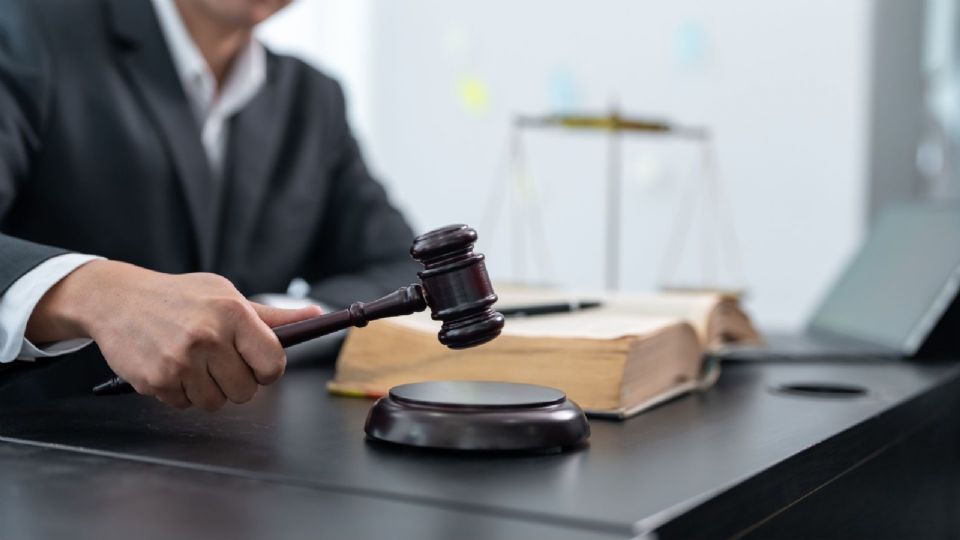 De acuerdo con la carpeta de investigación, al sentenciado se le cumplimentó orden de aprehensión en 2010.