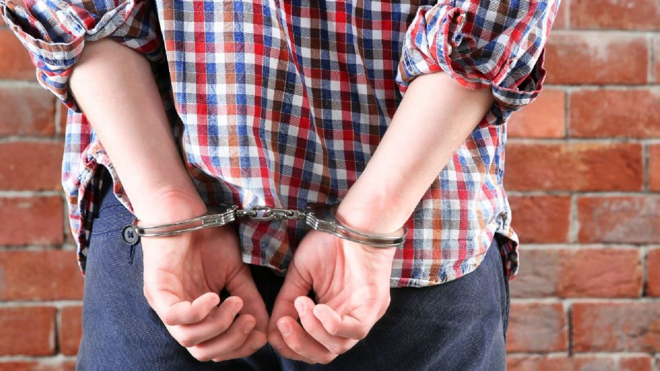 Los policías detuvieron a cinco hombres de 56, 44, 42, 37 y 36 años de edad.