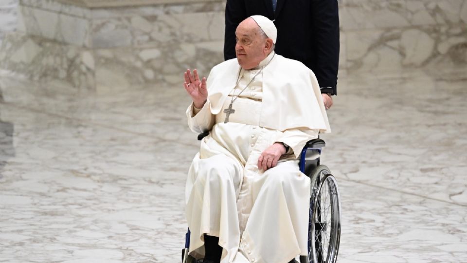 El papa Francisco sigue internado en el hospital Gemelli de Roma.